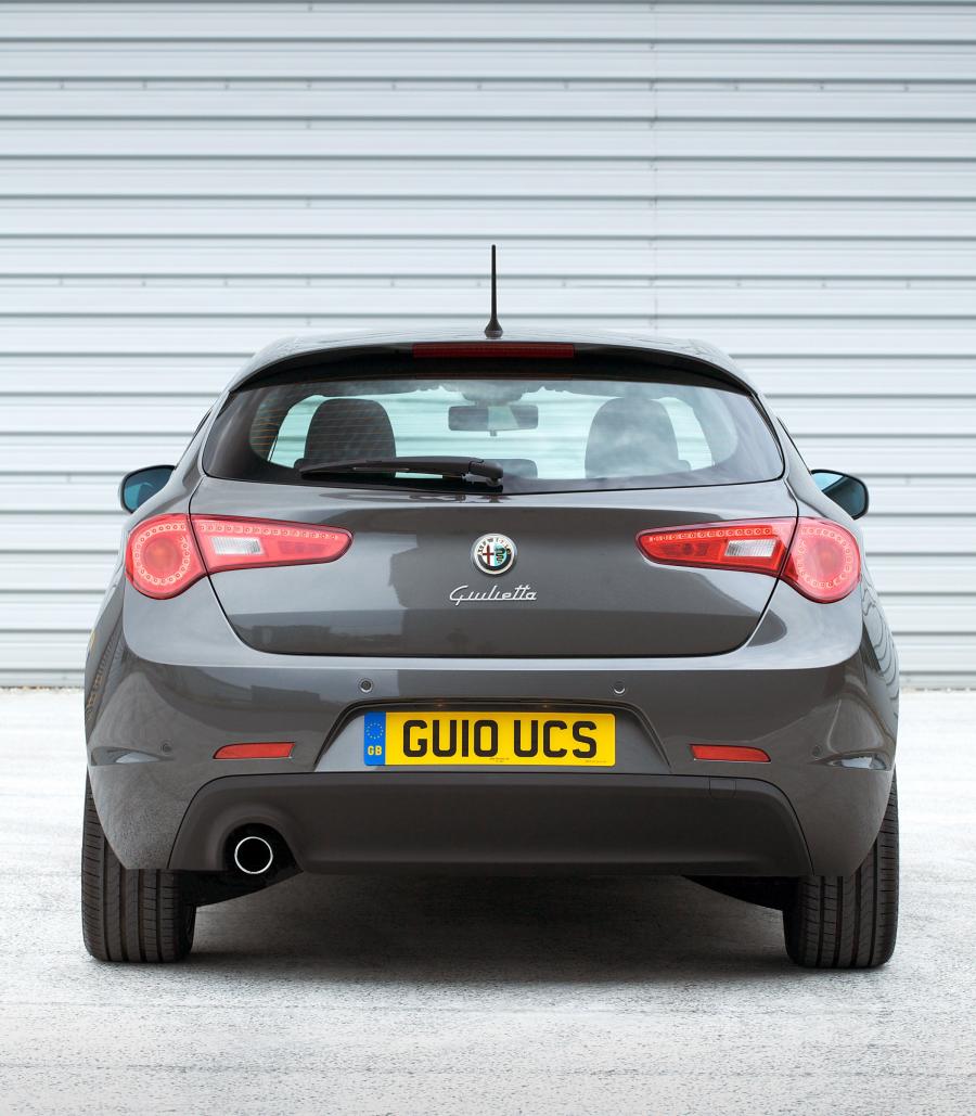  Alfa Romeo Giulietta 2010 года  (UK) (фото 31 из 67)
